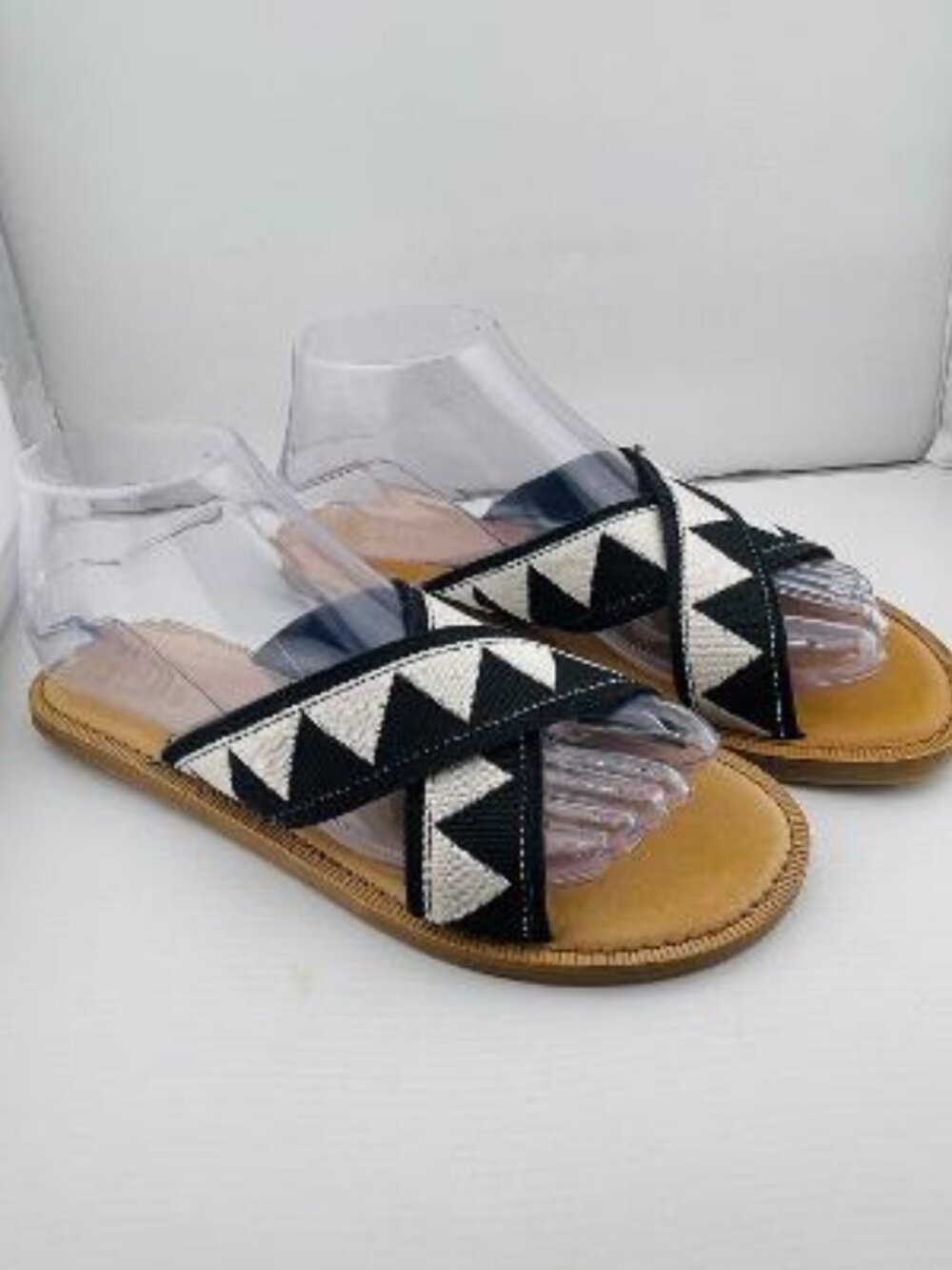 TOMS Black Tribal Viv Sandal Size 7 Shoes NEW no Tags or Box White